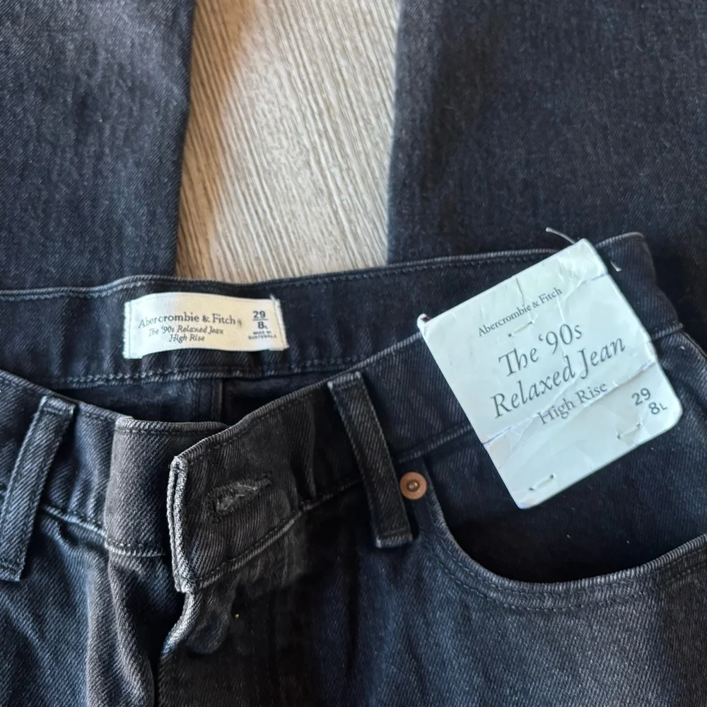 NWT Abercrombie and fitch High rise 90s relaxed jeans - Picture 7 of 8